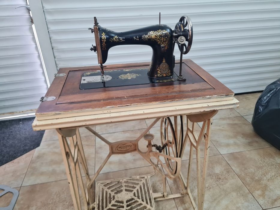 Masina de cusut SINGER