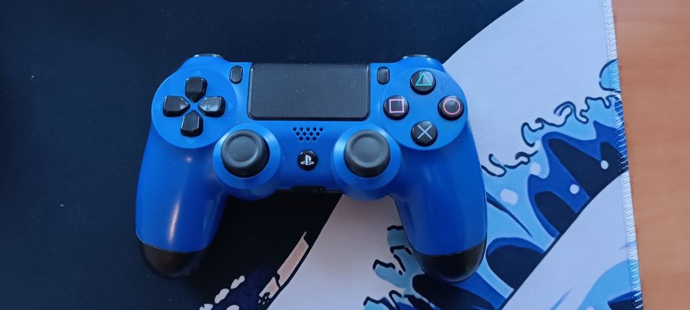 Продам PS4 в отличном состоянии!