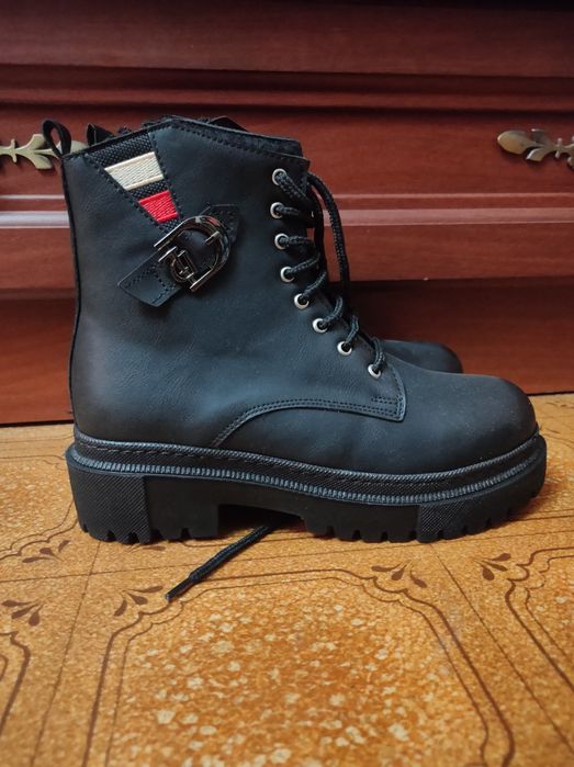 Продам ботинки (берцы)Новые