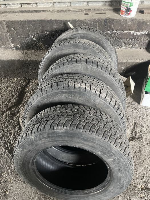 Продам резину 235/65/17