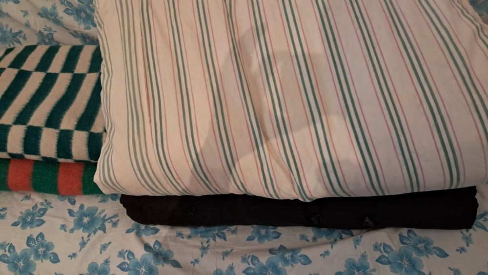 Продам недорого матрасы,одеяла