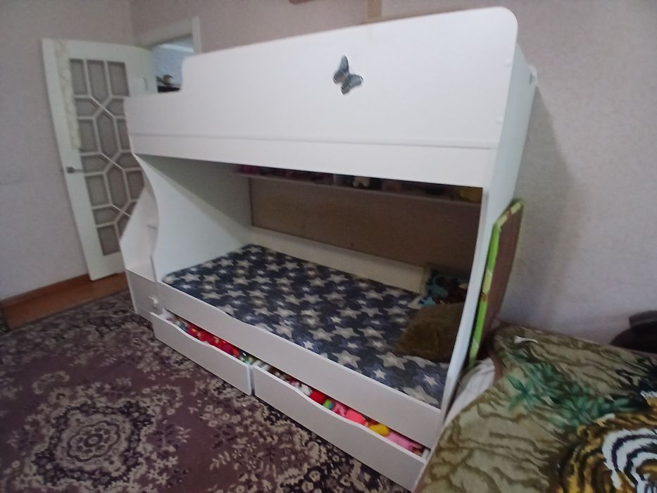 Продам двухярусную кровать