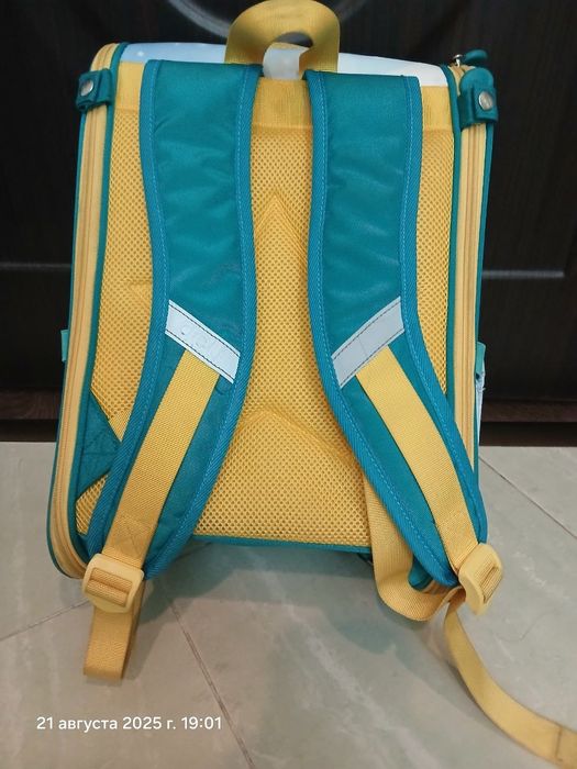 Детский портфель рюкзак в отличном состоянии