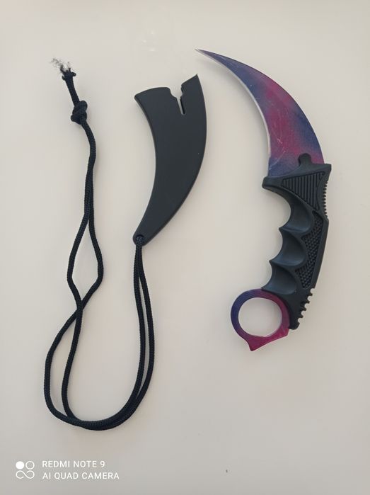 Продавам нож (карамбит)