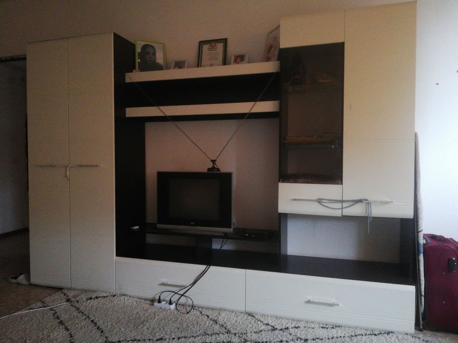 Продается угалок хорошее состояние