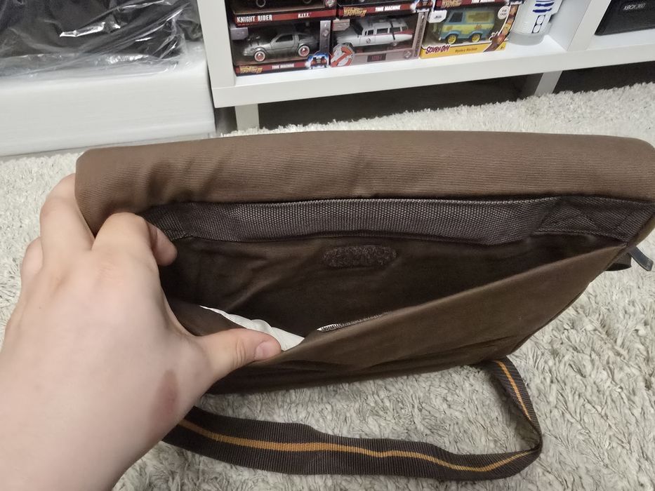 Geanta laptop messenger postas Belkin