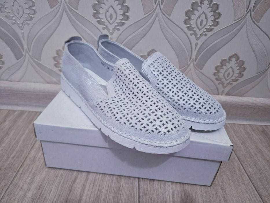 Продам 7 пар обуви размер 39