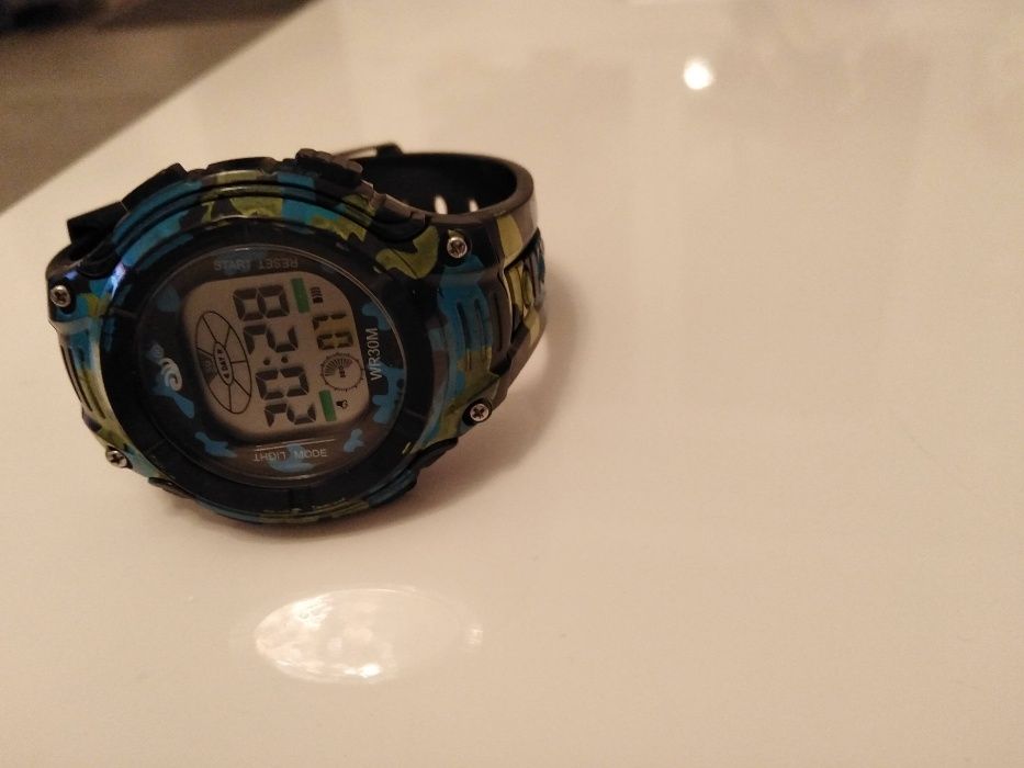 vand Ceas sport/turism, electronic,produs calitate,import.