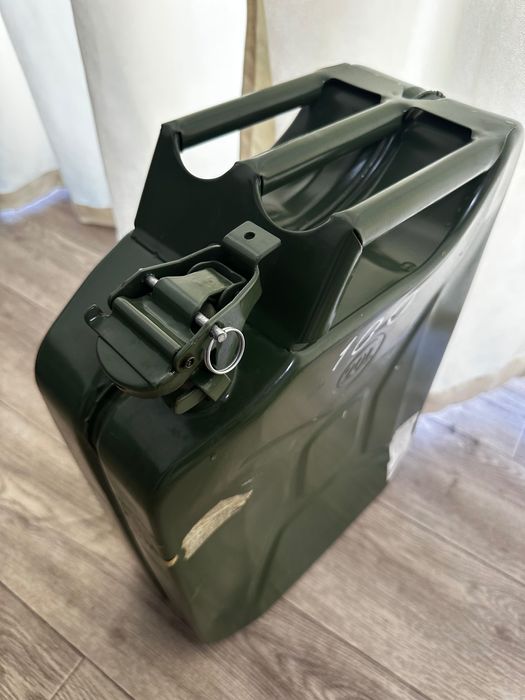Канистра для бензина 20 л