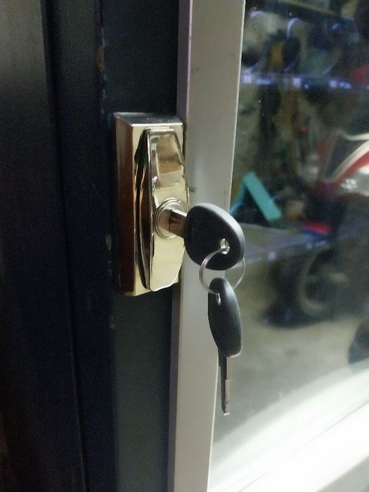 Продавам хладилна вендинг машина Саеко за снаксове и напитки