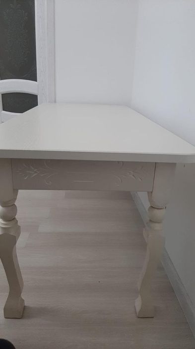 Продам стол для гостиной