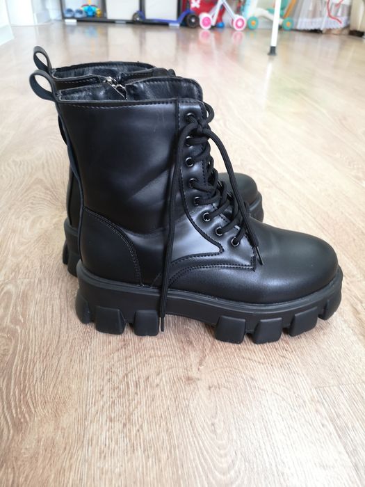 Продам берцы облегченые.