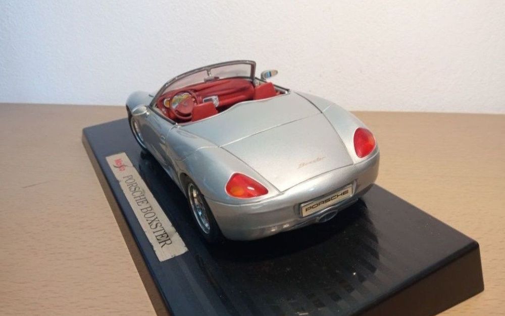 Porsche boxster 1:18
Scara 1:18
Produs de maisto 

Pozele reflectă rea