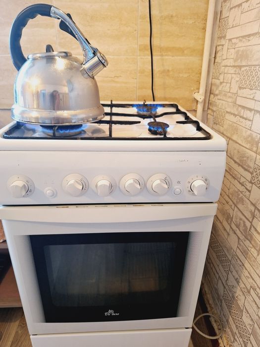 ПРОДАМ ГАЗОВУЮ ПЛИТУ DE LUXE (Италия)
Продаётся газовая плита De Luxe.