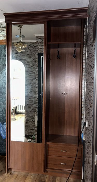 Продам шкаф в прихожую