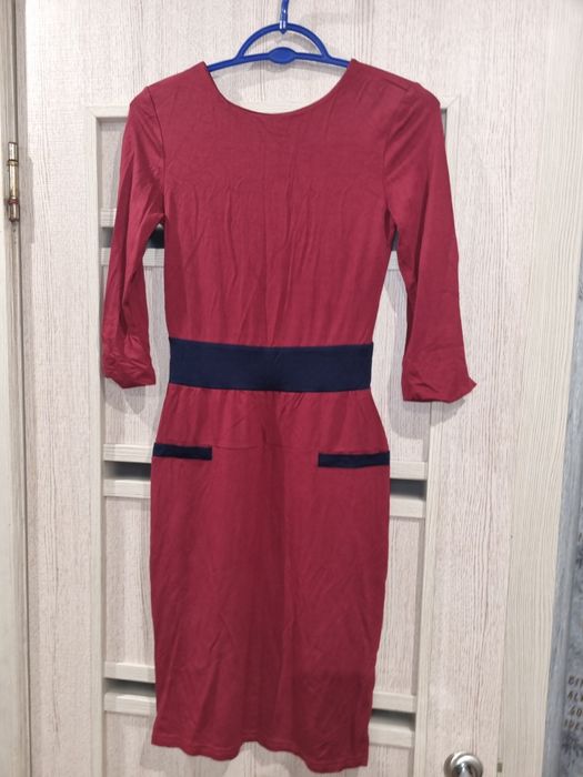 Продам платья женские