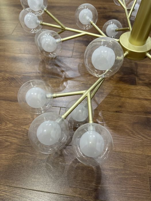 Продам люстру