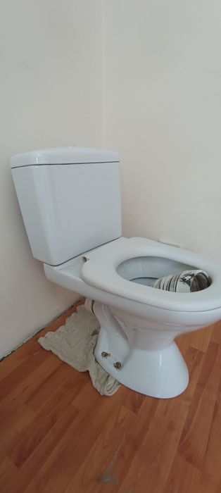 Унитаз б.у. целый. Рабочий.