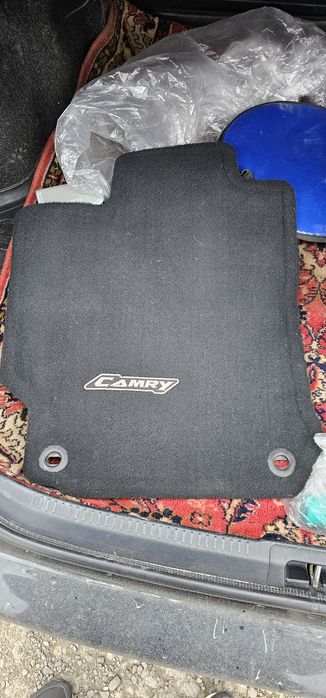 Срочно продам коврики Тойота Камри 50-55