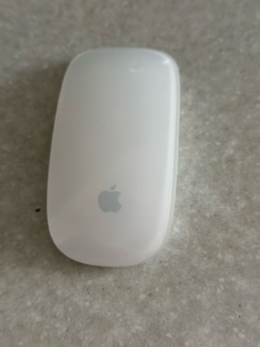 беспроводная мышь Apple (Magic Mouse)