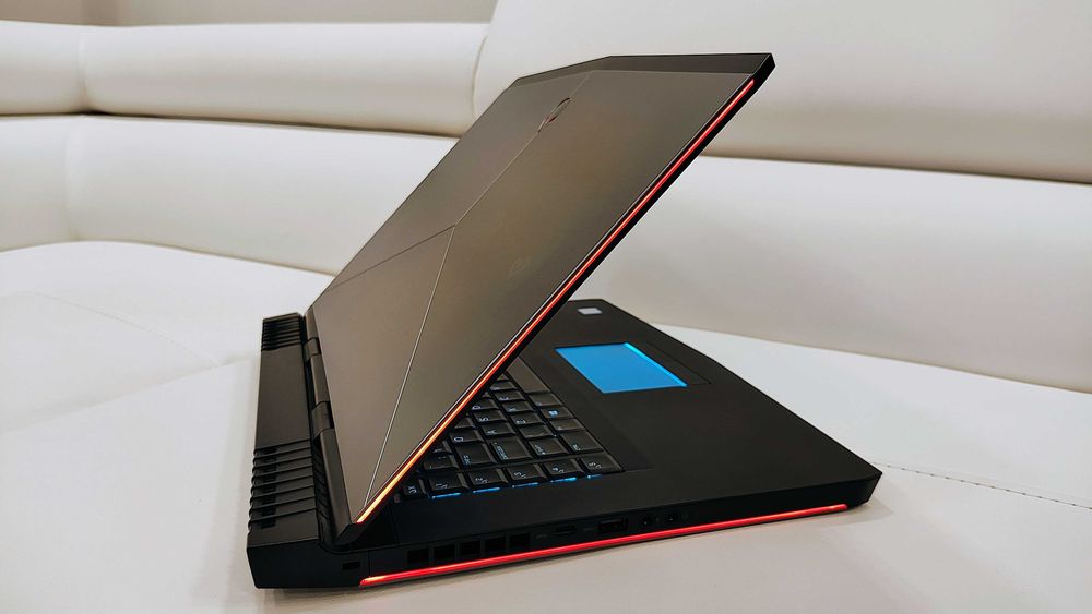 Laptop gaming ALIENWARE ,intel core i7, video 8 GB nvidia , ram 32 gb