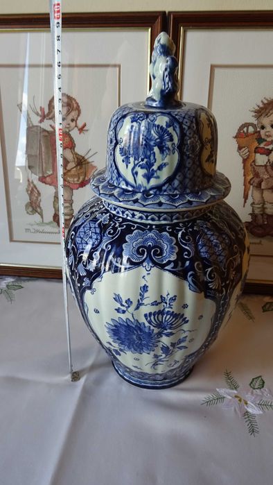 Ваза голяма с капак- Маастрихт Делфт Кралски сфинкс