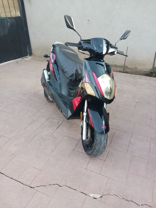 Scuter Linhai cu doar 2800 km