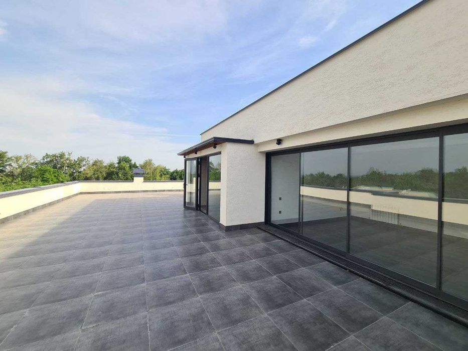 Особняк креативного класса с 16 сотками и 1300 кв.м. Цент. Лун.