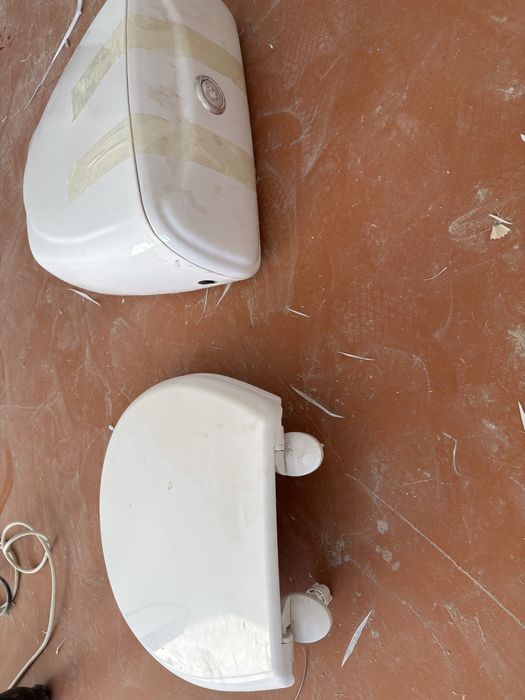 Продам крышку от унитаза и бачок