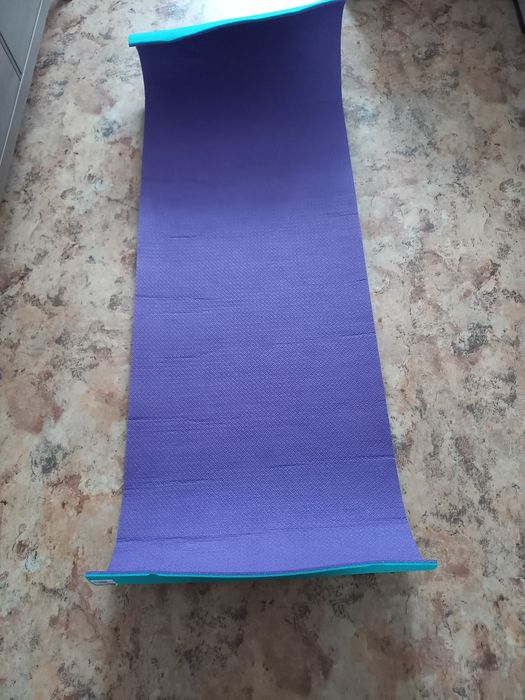 Коврик для йоги.
