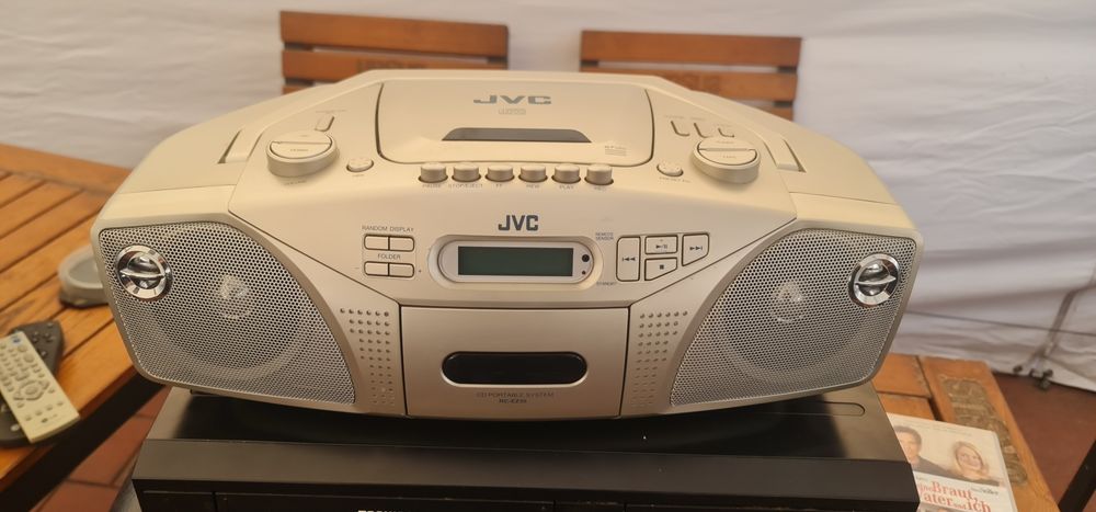 Boombox JVC portabil