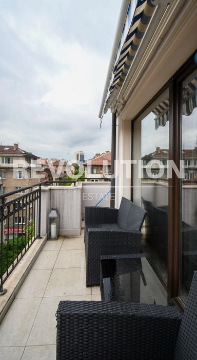 Дава се под наем Тристаен апартамент в София, Център - 125 кв.м за 1495.83 € - Снимка #9
