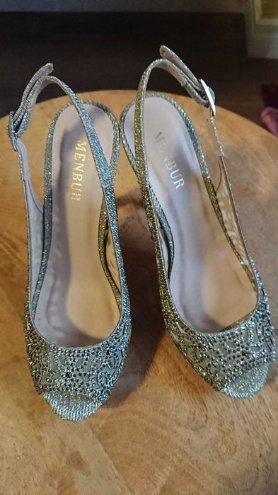 Sandale MENBUR Gri, NOI, nr. 35 + cadou: mostră parfum Sephora!