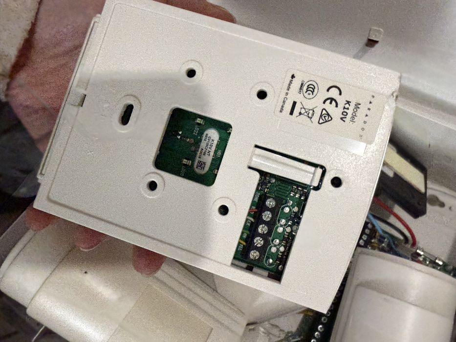Sistem de alarma paradox plus senzori