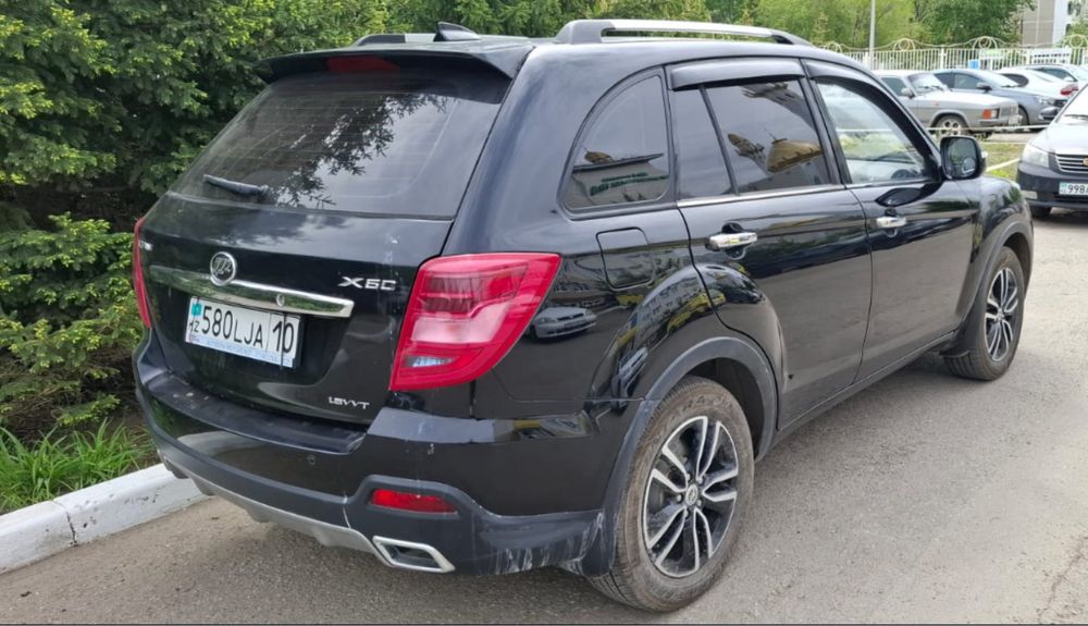 Продам машигу кроссовер Lifan X 60
