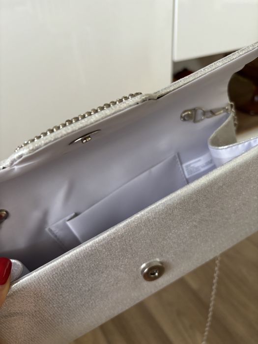 Дамска “клъч” чанта, сребърна