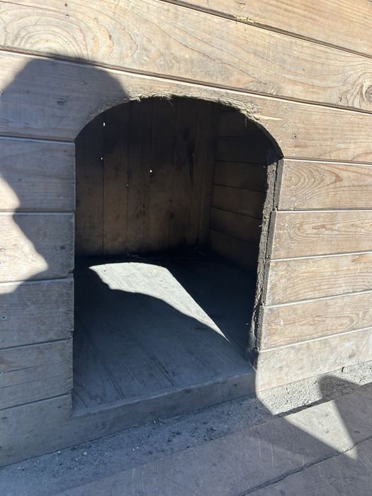 Дървена къща за голямо куче