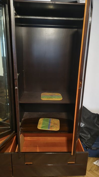 Sifonier / dulap / dressing din lemn masiv in stare buna, relacuit.