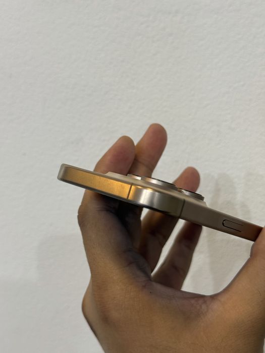 Продам Iphone 16 pro 256 gb идеал