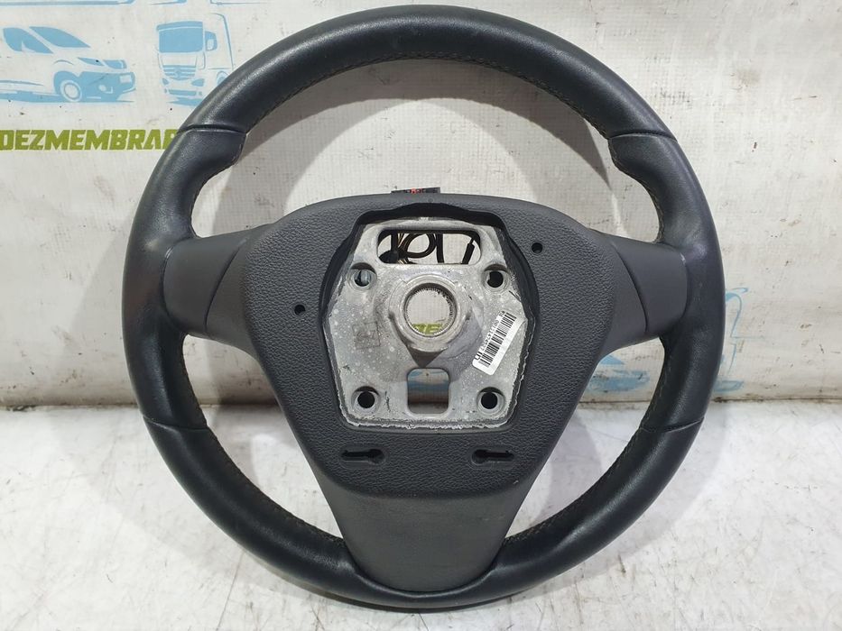 Volan in 3 spite cu comenzi 13351025 Opel Astra J (2009 - 2012) 1.4 benzina 1.4 benzina A14XER