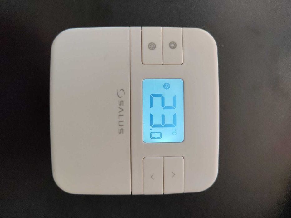 Termostat digital cu fir Salus RT310, neprogramabil