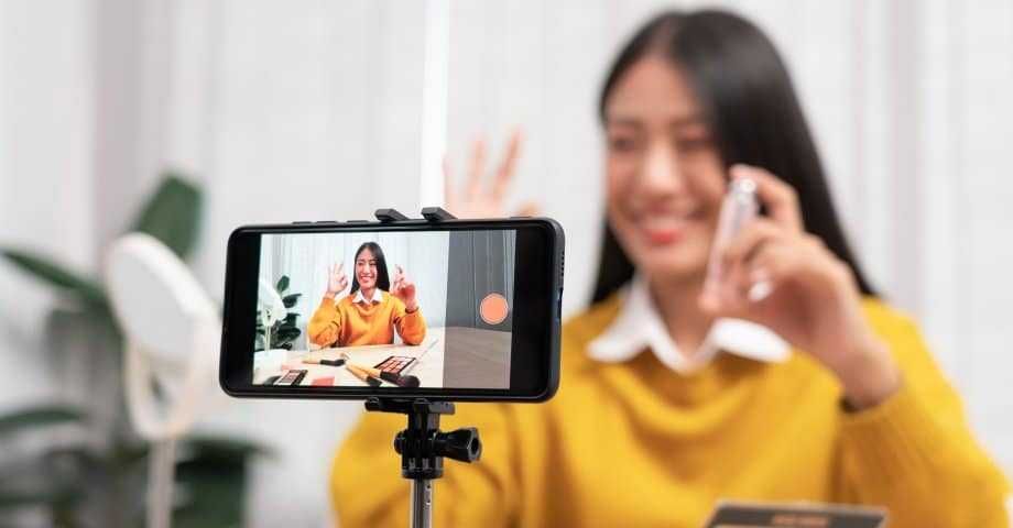 Инстаграм, TikTok түсетін қыздар керек