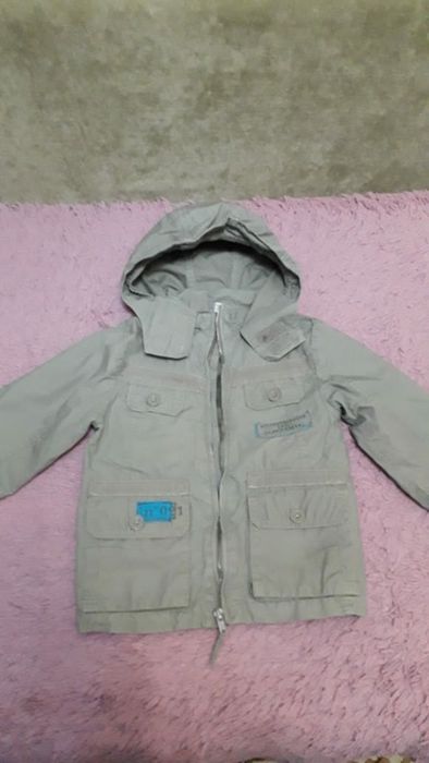 Куртка на мальчика весна-осень.
