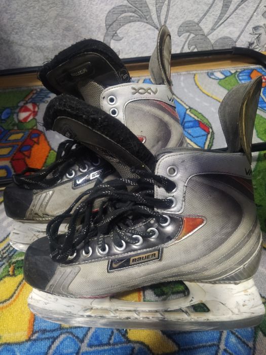 Продам хоккейнные коньки