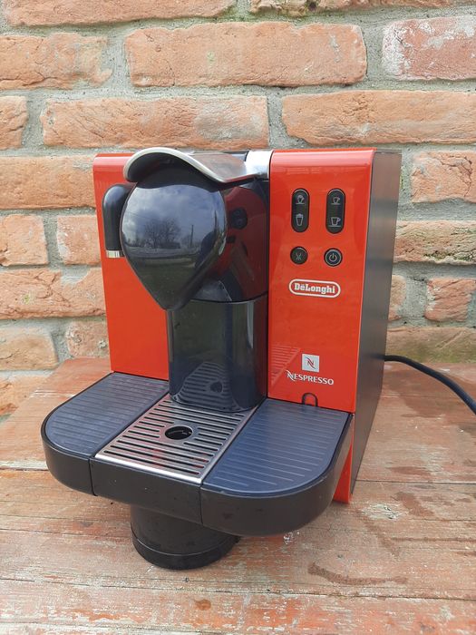 Vând aparat cafea nespresso