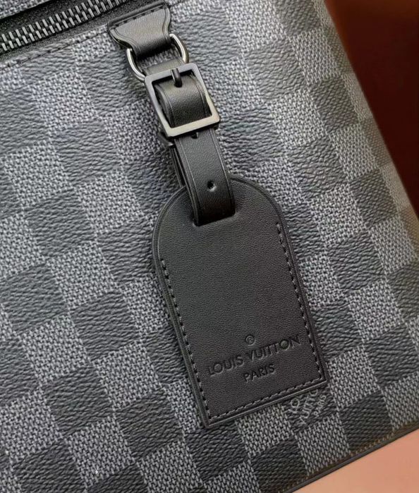 Чанта Louis Vuitton Takeoff Pouch