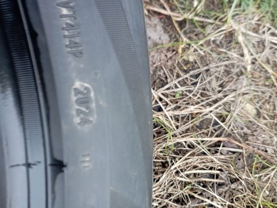 Продавам две гуми
