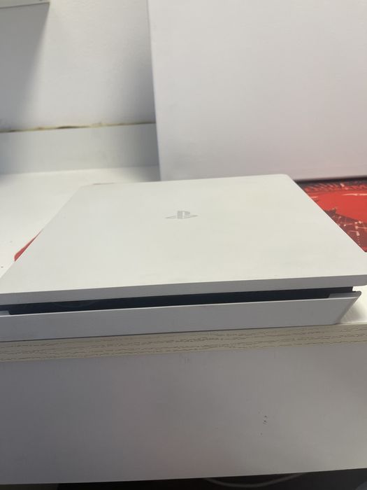 SonY  PS 4 slim бял