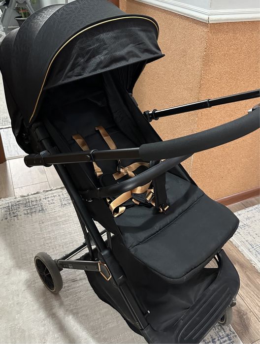 Коляска детская прогулочная