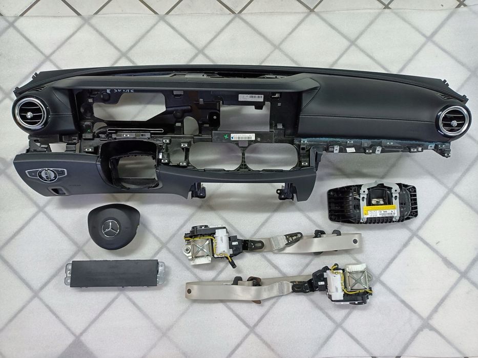 W213 Мерцедес Арамтурно табло, колани, еърбег Е класа